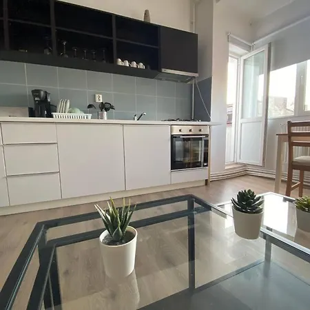 Gorgeous Apartment Near Old Town Bucharest Exterior photo