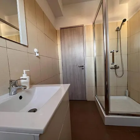 Gorgeous Apartment Near Old Town Bucharest Exterior photo