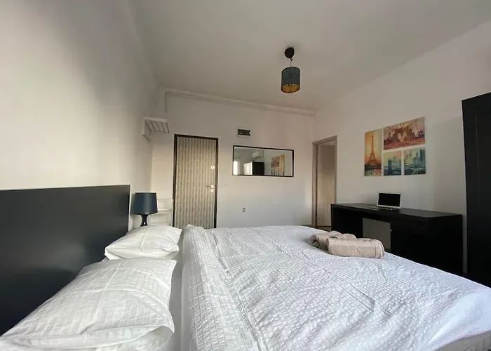 Gorgeous Apartment Near Old Town